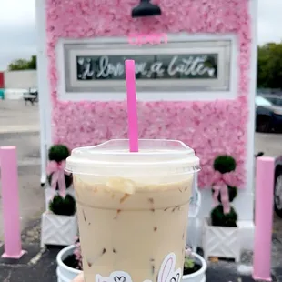 Medium vanilla cold brew latte