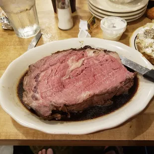 Jim Diamond cut Prime rib!