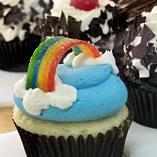 Rainbow Cupcake- it&apos;s the cutest!