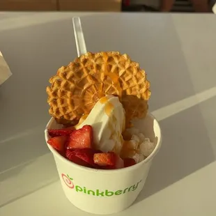 Mochi strawberry caramel on original tart! My go to Kreation