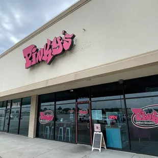 the outside of a restaurant