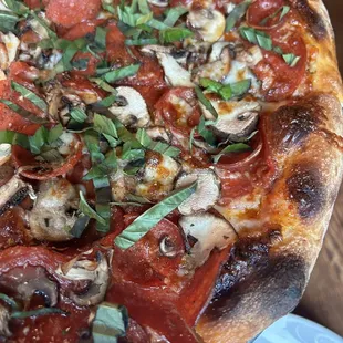 Double pepperoni w/mushrooms and basil