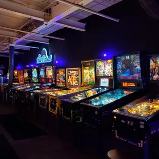 Many pinball machines