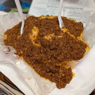 Pimpin fries (pimento cheese fries with chili)