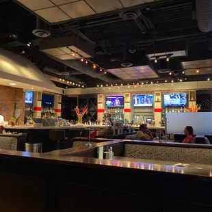 the bar area of a restaurant