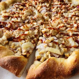 Bbq chicken with onions and pineapple on a garlic crust.  Really good