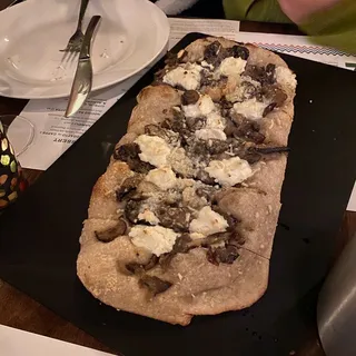 MUSHROOM PIZZA