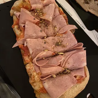 MORTADELLA PIZZA