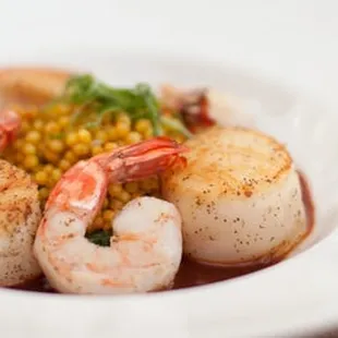 scallops, corn, and peas