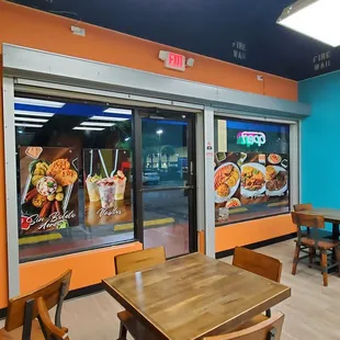 the inside of a fast food restaurant