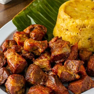 &quot;Mofongo con carne frita&quot;