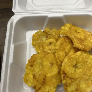 Tostones frescos crunchy y suave en el centro