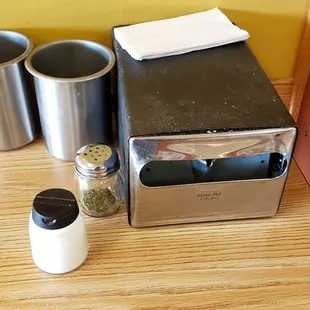No idea where the silverware was.. spicy pepper flakes.. napkins.. You have to go to counter to get these.