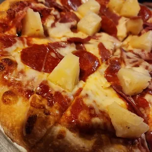 pepperoni and pineapple pizza