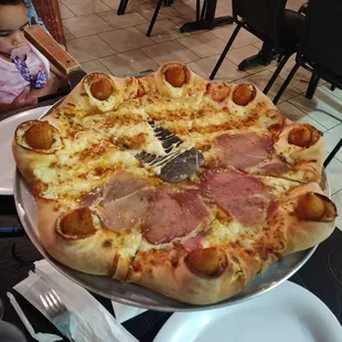 Pizza com borda de coxinha