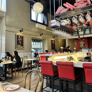 sushi and sashimi, interior