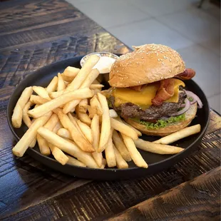 Bacon Cheddar Burger $18 (Rating: 5/10)