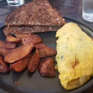 Veggie Omelet with potatoes and rye toast