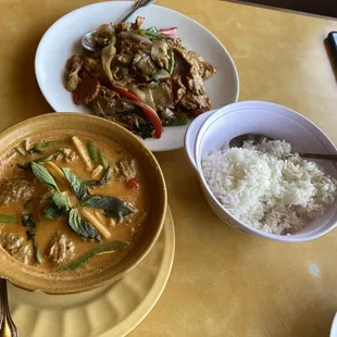 Drunken noodles with chicken and red curry with vegan meat .