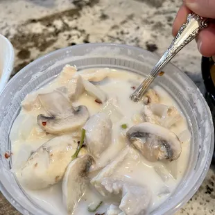 S3. Tom Kha