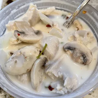 S3. Tom Kha