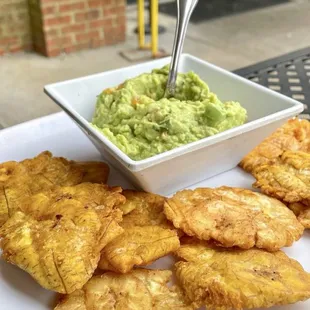 Guacamole with Tostones |Instagram @restaurant_aholic