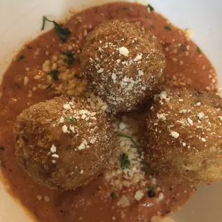 Mozzarella stuffed arancini