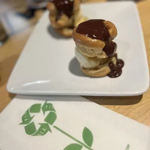 704 Profiteroles