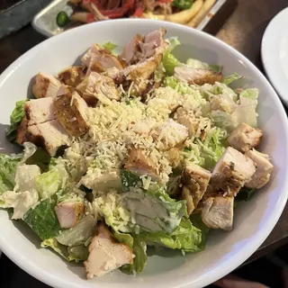 CHICKEN CAESAR SALAD (GF*, V*)