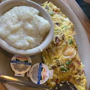 Farmer's omelette with grits  Not the best grits but it was excellent service and good tasting omelette