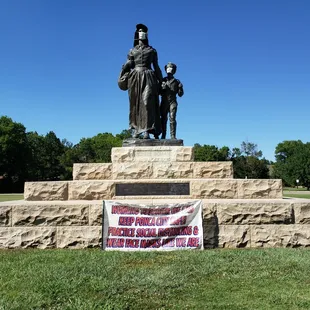 Pioneer Woman statue, with Covid-19 masks