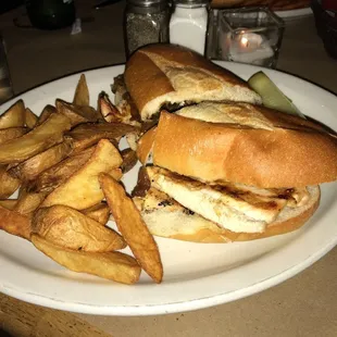 Grilled chicken with portobello and onions