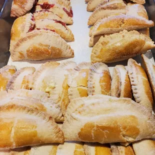 Empanadas de Crema, Fresa y Piña