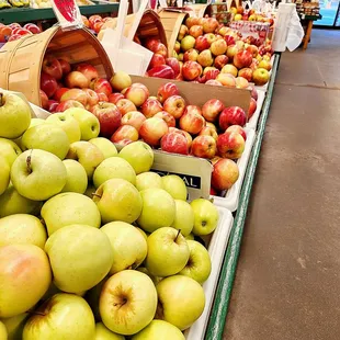 a variety of apples