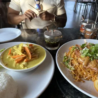 Soft Shell Crab Pad Thai Noodles