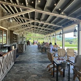 Nice large patio for tastings
