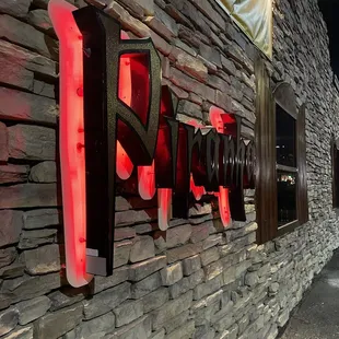 a brick wall with a sign that reads piranha