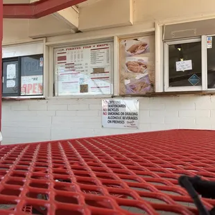 the outside of a restaurant