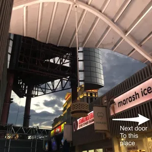 Business directly next door to Pisa Pizza