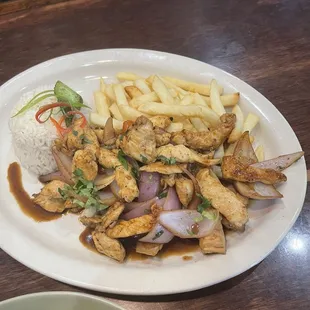Pollo Saltado