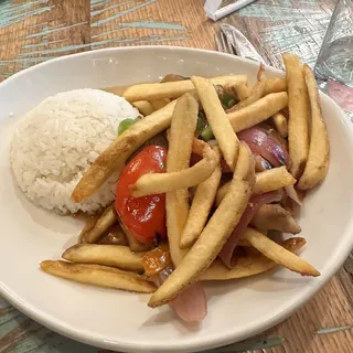 Pollo Saltado