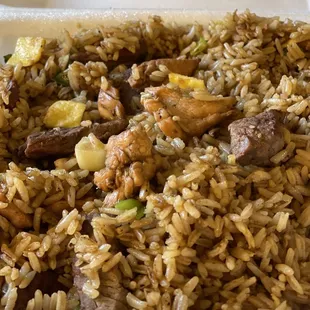 Chaufa mixta (Peruvian Style Fried , Rice With Chicken and beef)