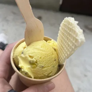 Saffron ice cream