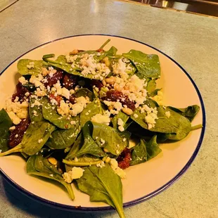 gorgonzola side salad ($8.50 as of 02/2025) and it was awesome.
