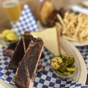 Spare ribs and pulled pork sandwich