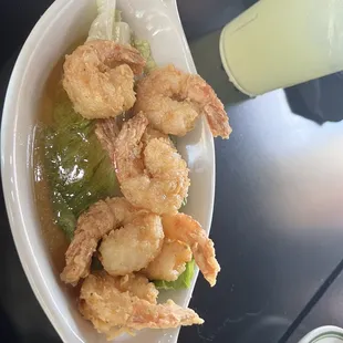 A closer view of the Homey Glazed Shrimp and that&apos;s the lemonade in the background.