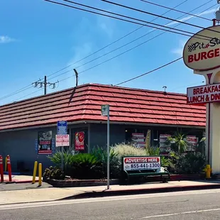 the outside of a restaurant