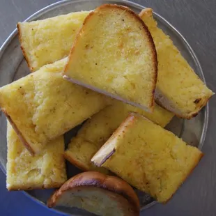 slices of bread on a plate
