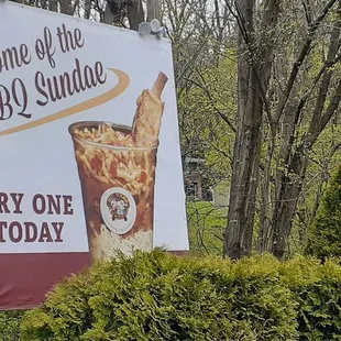 a sign for a fast food restaurant