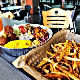 food, chicken wings and fried chicken